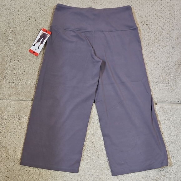 Tuff Athletics Vida Capri Size Medium NWT - Picture 6 of 6